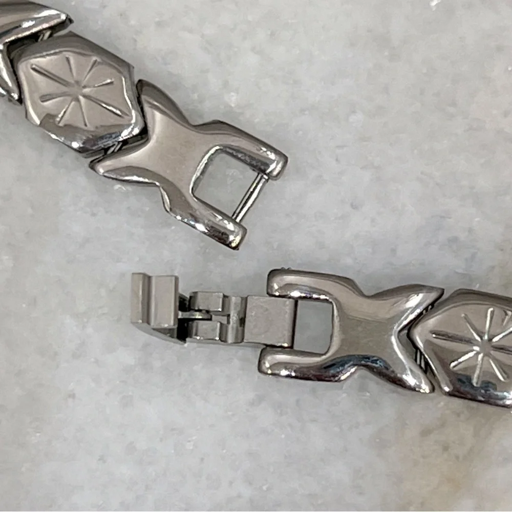 Criss Cross and Stars Silver 18” Necklace